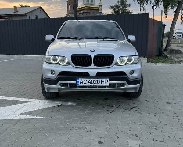 Серый БМВ Х5, объемом двигателя 3 л и пробегом 396 тыс. км за 11200 $, фото 1 на Automoto.ua