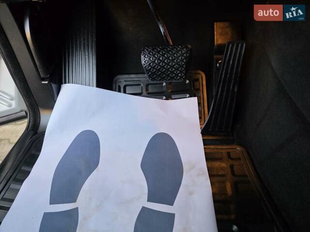 Серый БМВ Х5, объемом двигателя 3 л и пробегом 295 тыс. км за 7999 $, фото 62 на Automoto.ua