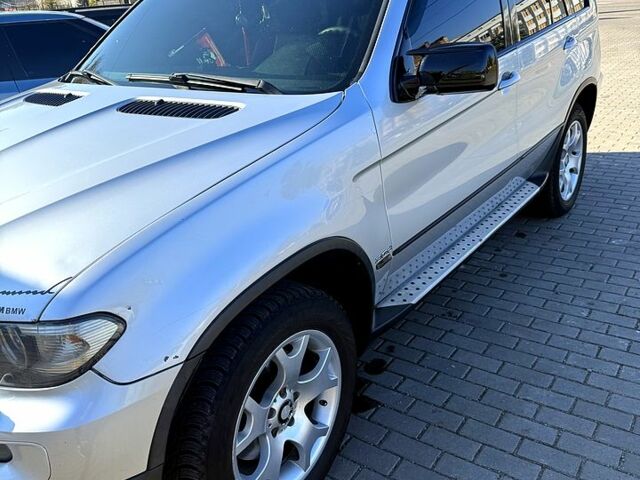 Серый БМВ Х5, объемом двигателя 3 л и пробегом 200 тыс. км за 8000 $, фото 1 на Automoto.ua