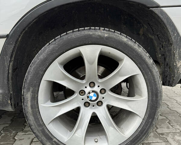 Серый БМВ Х5, объемом двигателя 3 л и пробегом 500 тыс. км за 9200 $, фото 12 на Automoto.ua