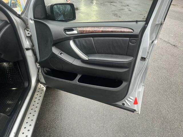 Серый БМВ Х5, объемом двигателя 3 л и пробегом 272 тыс. км за 5700 $, фото 9 на Automoto.ua