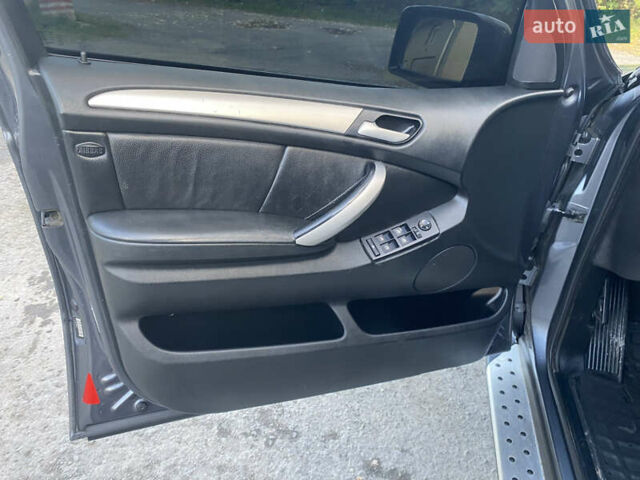 Серый БМВ Х5, объемом двигателя 2.98 л и пробегом 300 тыс. км за 8800 $, фото 16 на Automoto.ua
