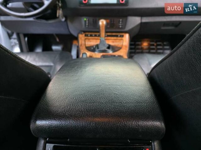 Серый БМВ Х5, объемом двигателя 3 л и пробегом 295 тыс. км за 7999 $, фото 94 на Automoto.ua