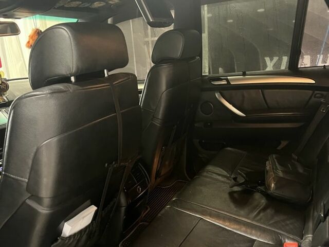 Серый БМВ Х5, объемом двигателя 3 л и пробегом 270 тыс. км за 10500 $, фото 3 на Automoto.ua