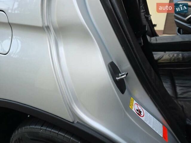 Серый БМВ Х5, объемом двигателя 3 л и пробегом 295 тыс. км за 7999 $, фото 111 на Automoto.ua