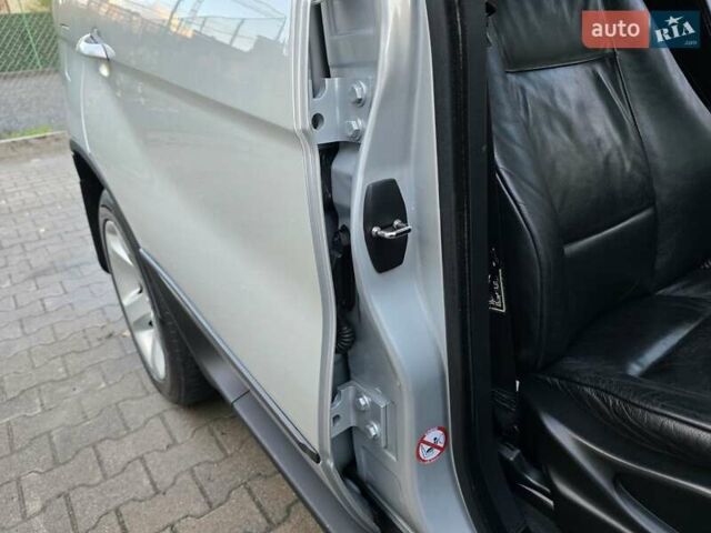 Серый БМВ Х5, объемом двигателя 3 л и пробегом 295 тыс. км за 7999 $, фото 88 на Automoto.ua