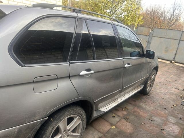 Серый БМВ Х5, объемом двигателя 3 л и пробегом 294 тыс. км за 6000 $, фото 3 на Automoto.ua