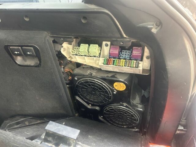 Серый БМВ Х5, объемом двигателя 3 л и пробегом 294 тыс. км за 6000 $, фото 7 на Automoto.ua