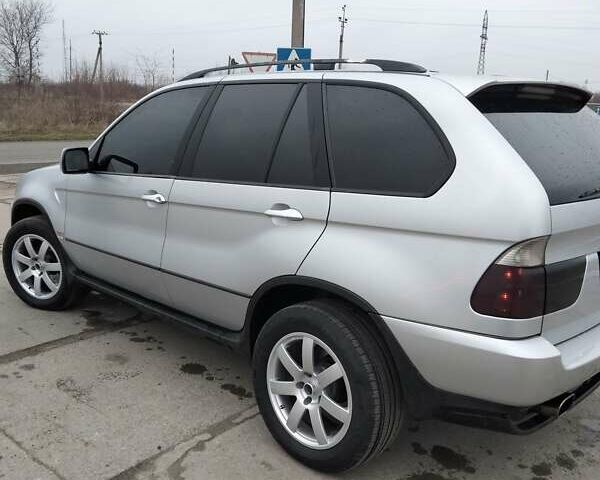Серый БМВ Х5, объемом двигателя 3 л и пробегом 400 тыс. км за 9000 $, фото 4 на Automoto.ua
