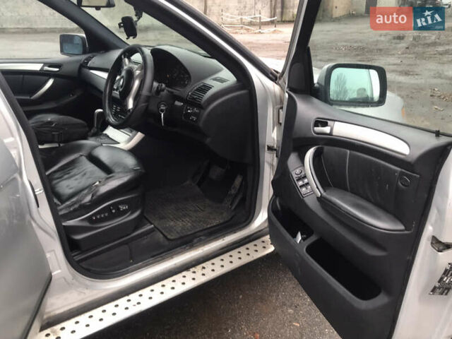 Серый БМВ Х5, объемом двигателя 3 л и пробегом 225 тыс. км за 3700 $, фото 5 на Automoto.ua