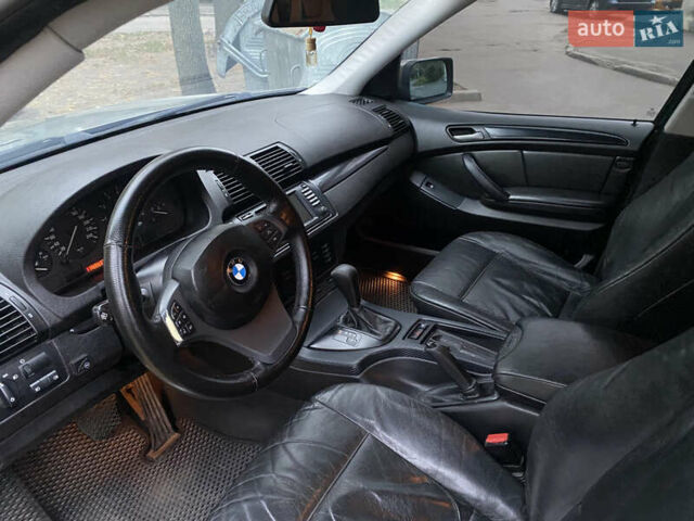 Серый БМВ Х5, объемом двигателя 3 л и пробегом 400 тыс. км за 8000 $, фото 2 на Automoto.ua