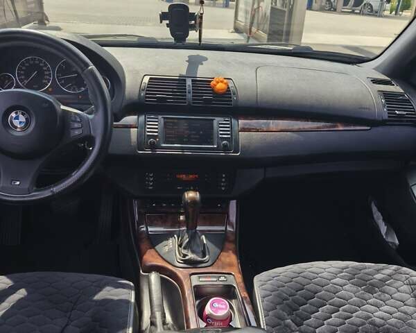 Серый БМВ Х5, объемом двигателя 3 л и пробегом 377 тыс. км за 11500 $, фото 1 на Automoto.ua