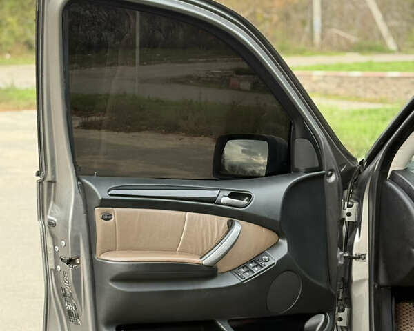 Серый БМВ Х5, объемом двигателя 2.99 л и пробегом 410 тыс. км за 11500 $, фото 9 на Automoto.ua