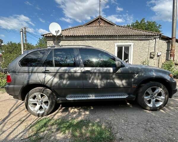 Серый БМВ Х5, объемом двигателя 3 л и пробегом 400 тыс. км за 11000 $, фото 7 на Automoto.ua