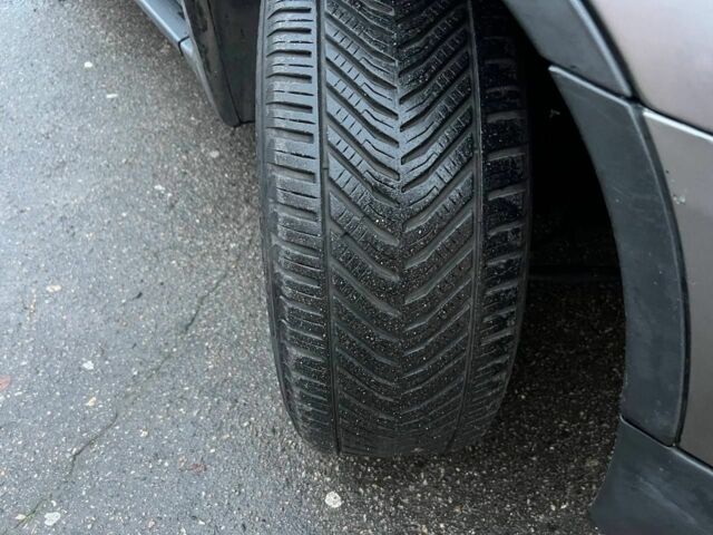 Серый БМВ Х5, объемом двигателя 3 л и пробегом 332 тыс. км за 5300 $, фото 2 на Automoto.ua