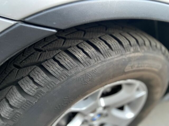 Серый БМВ Х5, объемом двигателя 3 л и пробегом 348 тыс. км за 5823 $, фото 5 на Automoto.ua