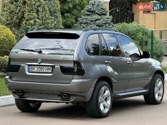 Серый БМВ Х5, объемом двигателя 3 л и пробегом 490 тыс. км за 11500 $, фото 1 на Automoto.ua