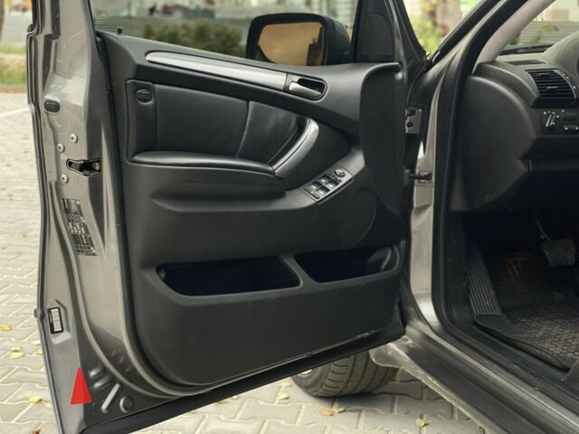 Серый БМВ Х5, объемом двигателя 3 л и пробегом 390 тыс. км за 7900 $, фото 16 на Automoto.ua