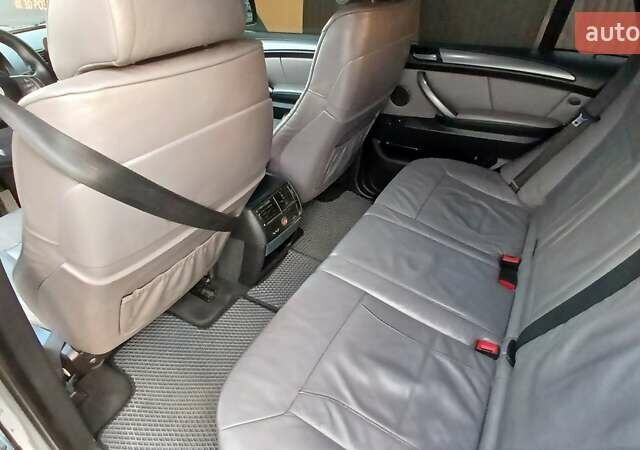 Сірий БМВ Х5, об'ємом двигуна 3 л та пробігом 260 тис. км за 12000 $, фото 20 на Automoto.ua
