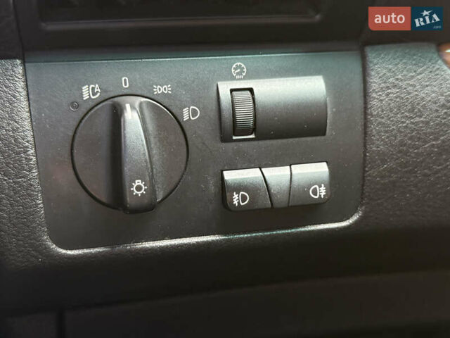 Серый БМВ Х5, объемом двигателя 3 л и пробегом 490 тыс. км за 11500 $, фото 26 на Automoto.ua