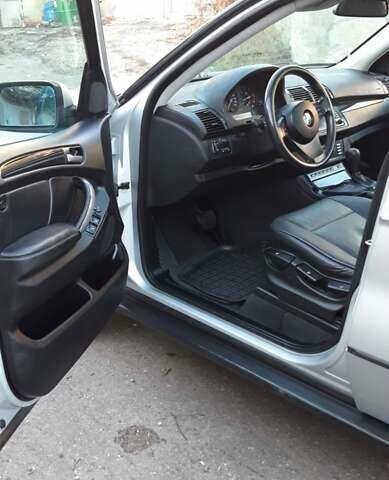 Серый БМВ Х5, объемом двигателя 3 л и пробегом 340 тыс. км за 6500 $, фото 8 на Automoto.ua