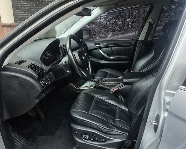 Серый БМВ Х5, объемом двигателя 4.4 л и пробегом 301 тыс. км за 9500 $, фото 24 на Automoto.ua