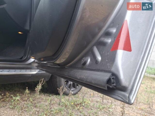 Серый БМВ Х5, объемом двигателя 3 л и пробегом 330 тыс. км за 11400 $, фото 15 на Automoto.ua