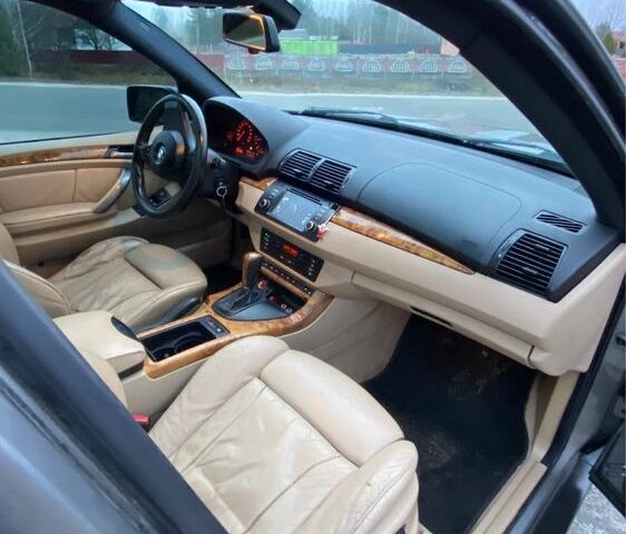 Серый БМВ Х5, объемом двигателя 3 л и пробегом 350 тыс. км за 6000 $, фото 3 на Automoto.ua