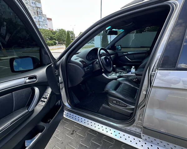 Серый БМВ Х5, объемом двигателя 3 л и пробегом 283 тыс. км за 15000 $, фото 8 на Automoto.ua