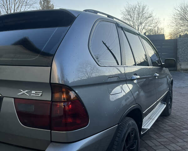 Сірий БМВ Х5, об'ємом двигуна 3 л та пробігом 293 тис. км за 11099 $, фото 9 на Automoto.ua