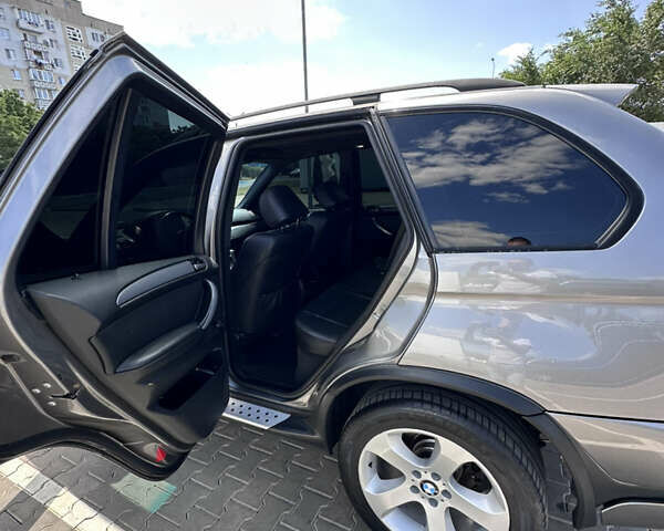 Серый БМВ Х5, объемом двигателя 3 л и пробегом 283 тыс. км за 15000 $, фото 11 на Automoto.ua