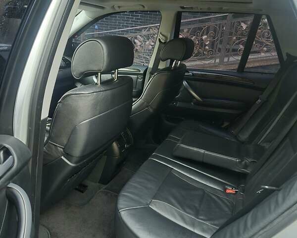 Серый БМВ Х5, объемом двигателя 4.4 л и пробегом 301 тыс. км за 9500 $, фото 23 на Automoto.ua