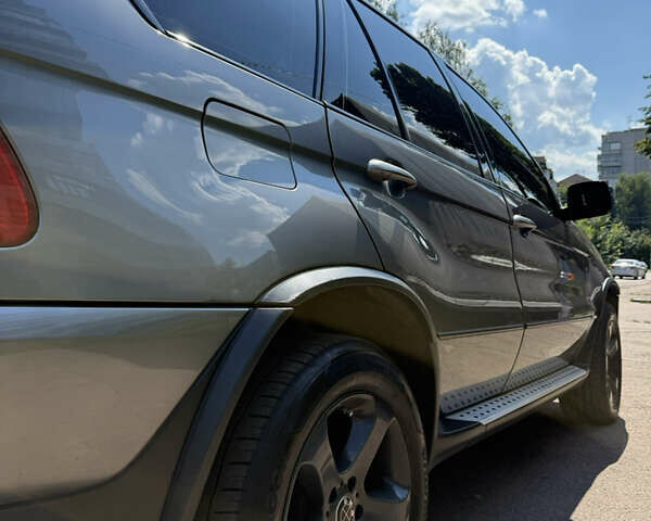 Серый БМВ Х5, объемом двигателя 3 л и пробегом 343 тыс. км за 13300 $, фото 5 на Automoto.ua