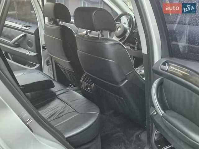 Серый БМВ Х5, объемом двигателя 4.4 л и пробегом 301 тыс. км за 9500 $, фото 20 на Automoto.ua