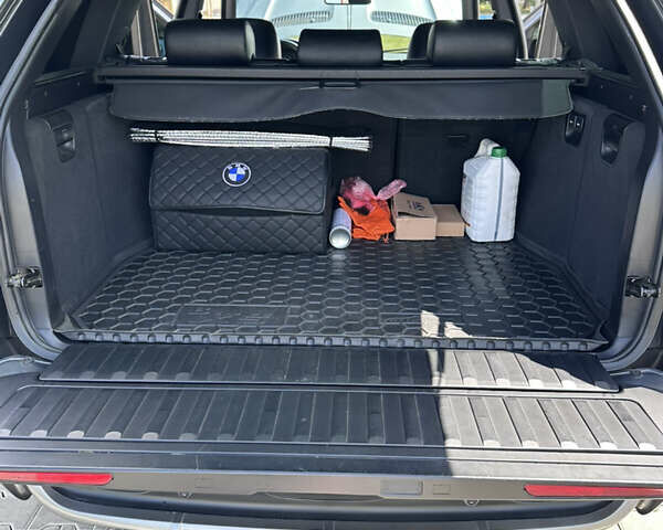 Серый БМВ Х5, объемом двигателя 3 л и пробегом 283 тыс. км за 15000 $, фото 23 на Automoto.ua