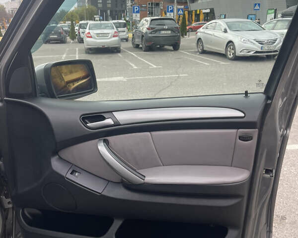 Серый БМВ Х5, объемом двигателя 3 л и пробегом 443 тыс. км за 11200 $, фото 16 на Automoto.ua