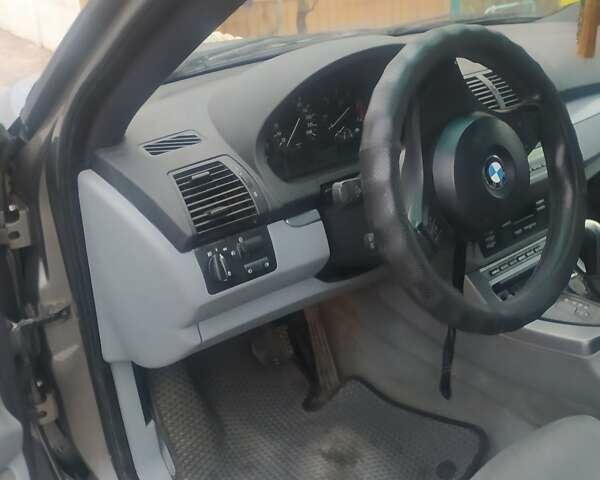 Сірий БМВ Х5, об'ємом двигуна 2.99 л та пробігом 350 тис. км за 10200 $, фото 1 на Automoto.ua