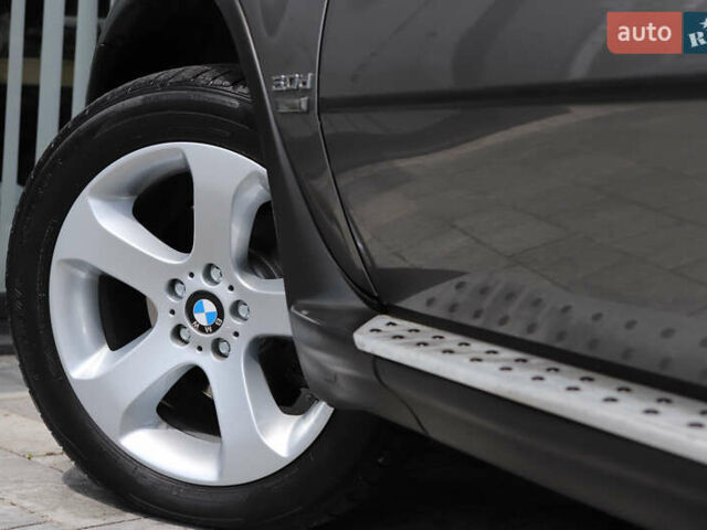 Серый БМВ Х5, объемом двигателя 3 л и пробегом 290 тыс. км за 16500 $, фото 27 на Automoto.ua