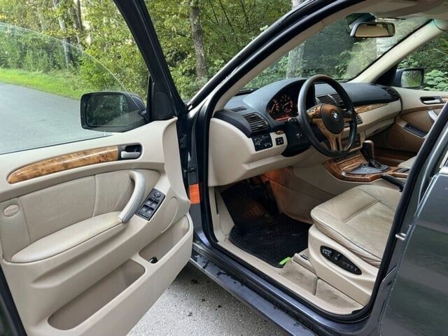 Серый БМВ Х5, объемом двигателя 3 л и пробегом 218 тыс. км за 4000 $, фото 4 на Automoto.ua