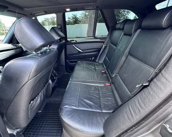 Серый БМВ Х5, объемом двигателя 3 л и пробегом 283 тыс. км за 15000 $, фото 13 на Automoto.ua