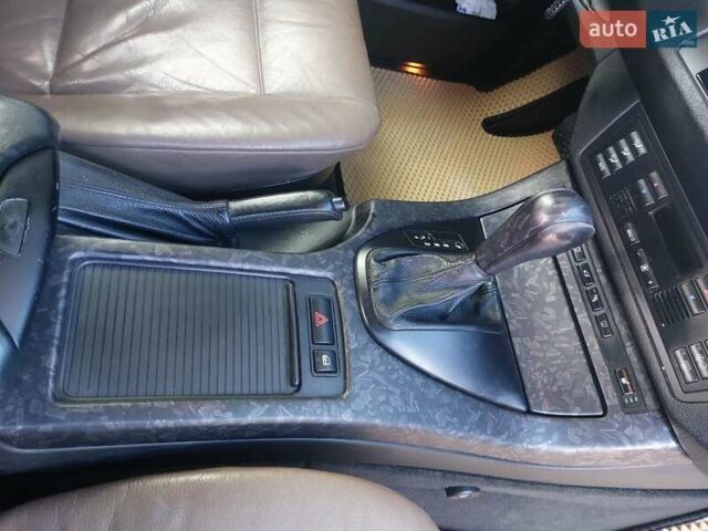 Сірий БМВ Х5, об'ємом двигуна 3 л та пробігом 400 тис. км за 13200 $, фото 4 на Automoto.ua
