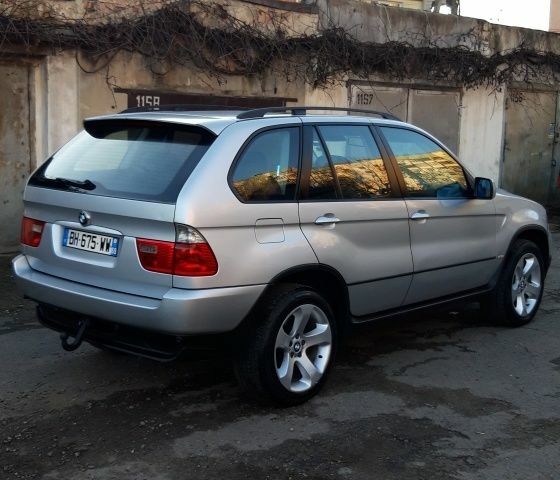 Серый БМВ Х5, объемом двигателя 3 л и пробегом 340 тыс. км за 6500 $, фото 2 на Automoto.ua