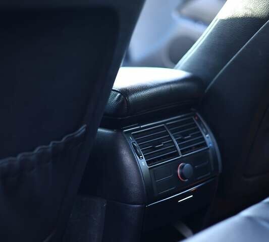 Серый БМВ Х5, объемом двигателя 2.98 л и пробегом 332 тыс. км за 8700 $, фото 39 на Automoto.ua