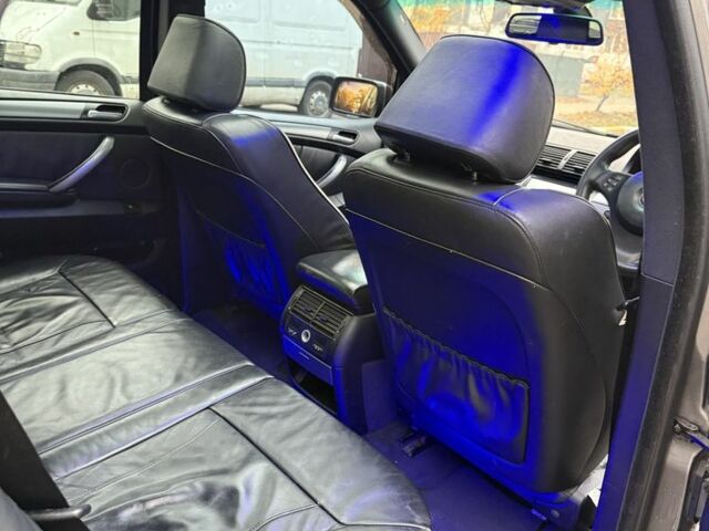 Серый БМВ Х5, объемом двигателя 3 л и пробегом 280 тыс. км за 4500 $, фото 11 на Automoto.ua