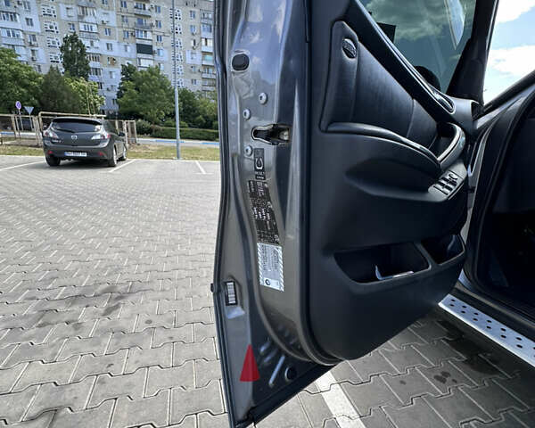 Серый БМВ Х5, объемом двигателя 3 л и пробегом 283 тыс. км за 15000 $, фото 9 на Automoto.ua
