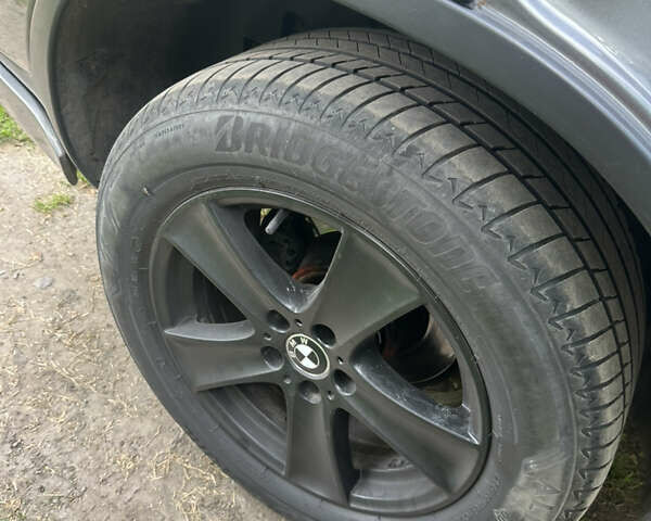 Сірий БМВ Х5, об'ємом двигуна 3 л та пробігом 382 тис. км за 13000 $, фото 2 на Automoto.ua