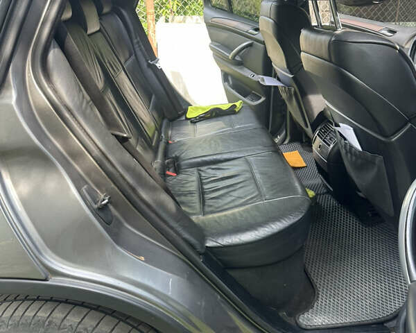 Сірий БМВ Х5, об'ємом двигуна 3 л та пробігом 382 тис. км за 13000 $, фото 3 на Automoto.ua