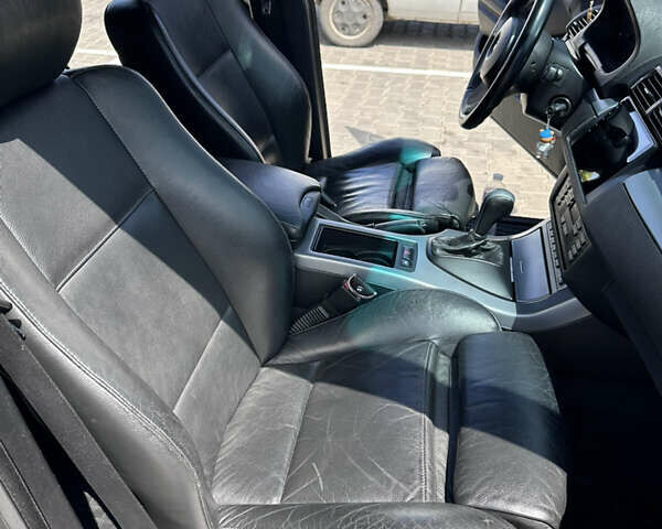 Серый БМВ Х5, объемом двигателя 3 л и пробегом 283 тыс. км за 15000 $, фото 20 на Automoto.ua