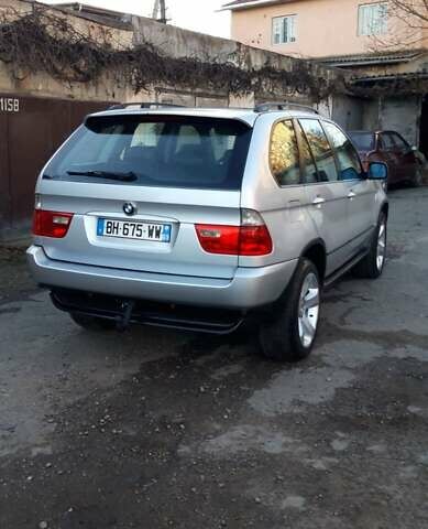 Серый БМВ Х5, объемом двигателя 3 л и пробегом 340 тыс. км за 6500 $, фото 3 на Automoto.ua