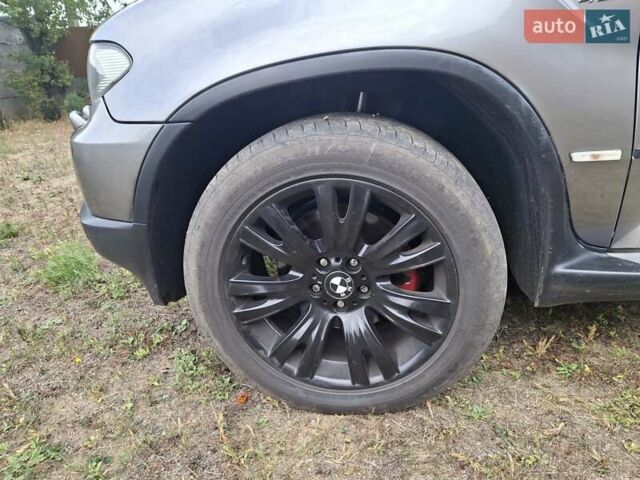 Серый БМВ Х5, объемом двигателя 3 л и пробегом 330 тыс. км за 11400 $, фото 19 на Automoto.ua